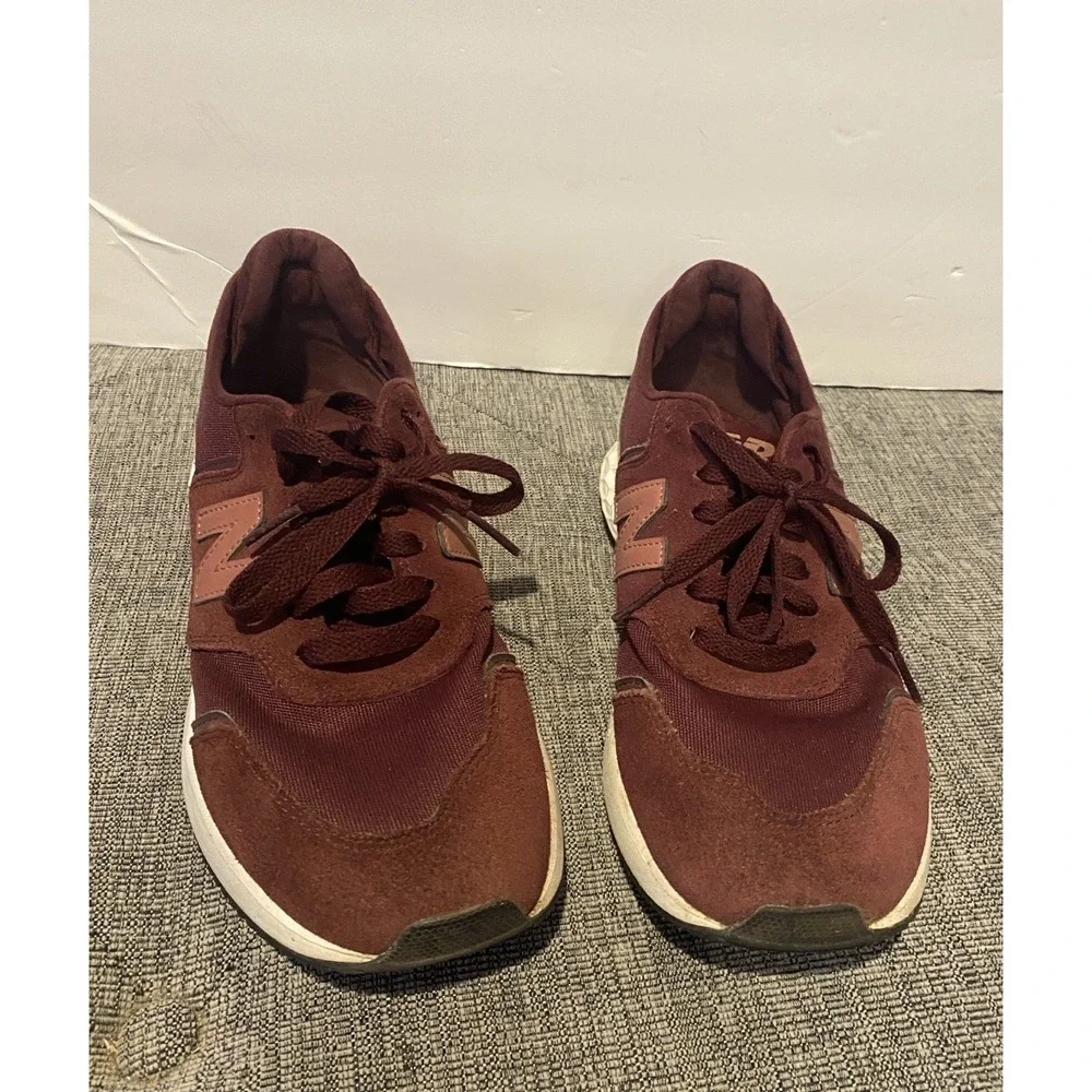 New Balance Fresh Foam X70‎ Sneaker women's size 8 Burgundy Suede